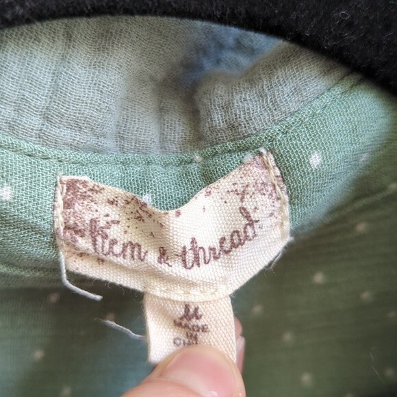 Hem & Thread 100% Cotton Green Crinkle Button Up Collared Blouse Size Small - Picture 3 of 8